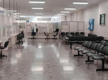 Local comercial , Avellaneda · Impresionante Local Sobre Av Mitre 1.100 M!