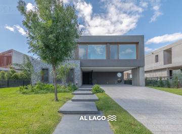 Casa · 423m² · 7 Ambientes · Casa a La Laguna con 4 Suites en Venta en Virazon