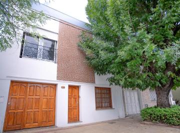 PH · 105m² · 3 Ambientes · 1 Cochera · PH Calle 71 E/116 y 117 con Garage / 2 Habitaciones / Patio / Lavadero