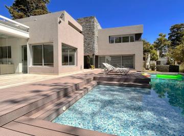 Casa · 800m² · 7 Ambientes · 6 Cocheras · Casa en Club de Capo Abril
