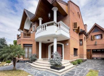 Casa · 386ha · 4 Ambientes · 6 Cocheras · Chalet en Venta en R. Calzada