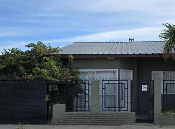 Casa · 187m² · 6 Ambientes · 1 Cochera · Casa 3 Dorm. con Pileta Cubierta