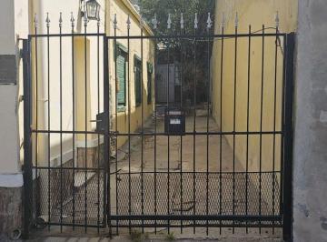 Casa · 213m² · 8 Ambientes · Casa Apta Para Edificar en Zona Centro