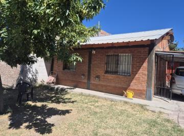 Casa · 85m² · 3 Ambientes · 1 Cochera · Casa en Venta 2 Dorm. General Roca