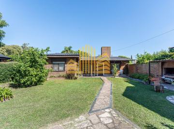 Casa de 3 ambientes, Malvinas Argentinas · Excelente Casa con Terreno Propio C/ Piscina - Parrilla - Lavadero - Calefacción