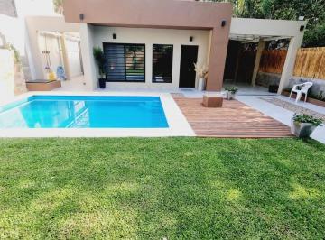 Casa · 93m² · 3 Ambientes · 4 Cocheras · Venta Casa de 3 Ambientes, con Cochera y Piscina, en Leloir