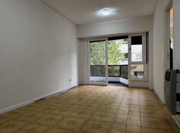 Departamento · 40m² · 2 Ambientes · 2 Ambientes en Estado Original Zona La Perla con Balcon a La Calle