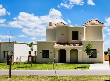 Casa · 182m² · 5 Ambientes · 3 Cocheras · Venta Casa 4 Dorm. - San Pablo - Pilar