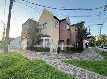 Casa · 218m² · 6 Ambientes · 2 Cocheras · Casa en Venta en Haedo