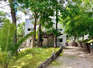 Casa · 300m² · 5 Dormitorios · 2 Cocheras · Casa en Residencial 2 Costa Esmeralda Venta Disponible Excelente Estado y Ubicación Costa Argenti