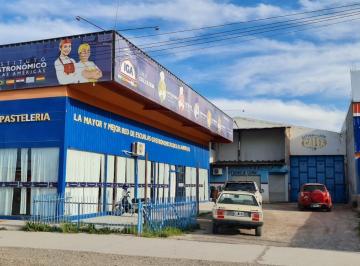 Bodega-Galpón · 800m² · 6 Ambientes · 3 Cocheras · Venta: Galpon + Oficinas + Salon Comercial - Frente a Ruta 22 - Ingreso a G. Roca