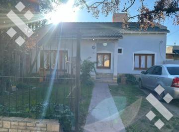 Casa · 97m² · 7 Ambientes · Casa en Venta 3 Dorm.