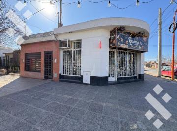 Casa · 128m² · 5 Ambientes · 1 Cochera · Venta Casa con Local en Av Alem Cipolletti