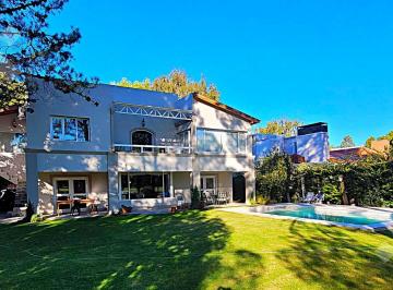 Casa · 333m² · 11 Ambientes · 4 Cocheras · Venta Casa 4 Dorm. Barrio Rincon Club de Campo Neuquen