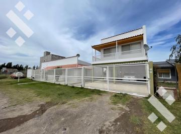 Casa · 182m² · 4 Ambientes · 2 Cocheras · Venta Casa Dos Dorm. y Monoambientes, Piedras Blancas, Fernandez Oro