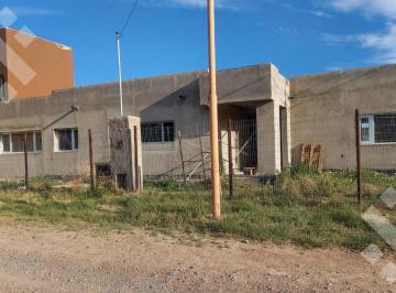 Casa · 152m² · 4 Ambientes · 1 Cochera · Venta Casa a Estrenar 3 Dorm. - B ° Los Sauces, Fernandez Oro