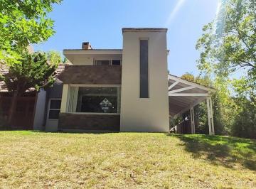 Casa · 130m² · 2 Dormitorios · 2 Cocheras · Venta - Casa 2 Dorm, Lago Mari - Menuco, Neuquen.