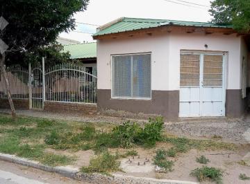 Casa · 90m² · 6 Ambientes · 1 Cochera · Venta Casa 2 Dorm. - B° Cgt 2, Plottier