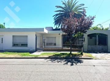 Casa · 180m² · 6 Ambientes · 2 Cocheras · Venta Casa 2 Dorm. Dpto 1 Dorm. - B° Villa Farrel, Neuquén Capital