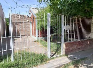 Casa · 65m² · 4 Ambientes · En Venta, Casa de 3 Dorm., a Reciclar, B° Confluencia, Neuquén