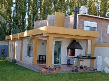 Casa · 70m² · 2 Ambientes · 2 Cocheras · En Venta, Casa de 1 Dormitorio, B° Altos de Alberdi, Plottier