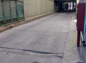 Garage , Barrio Norte · Cochera con Baulera 17 m² Amplia