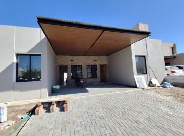 Casa de 5 ambientes, Córdoba · Dúplex Moderno en Docta con Patio y Cochera