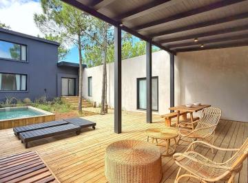 Casa · 330m² · 5 Ambientes · Venta Casa en Costa Esmeralda - Barrio Maritimo IV