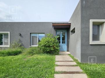 Casa · 200m² · 6 Ambientes · 4 Cocheras · Casa con Pileta y Jardín Parquizado en Venta. Barrio Cerrado San Matías, Escobar