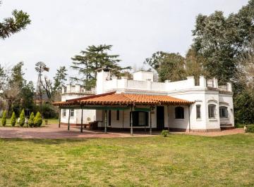 Quinta vacacional · 213m² · 3 Dormitorios · 1 Cochera · Venta Casa Quinta C/pileta, Quincho La Lonja Pilar