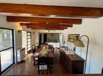 Casa · 230m² · 5 Ambientes · 1 Cochera · Casa en Venta - 4 Dorm. 3 Baños - Cochera - 800 m² - Pilar