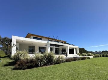 Casa · 378m² · 6 Ambientes · Casa en Venta en Rumenco