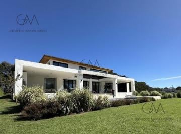 Casa · 378m² · 6 Ambientes · Casa en Venta en Rumenco