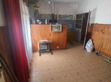 Casa · 290m² · 3 Ambientes · 1 Cochera · Venta de Casa 3 Ambientes. Importante Lote