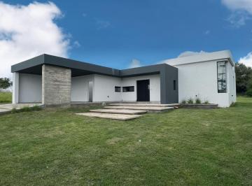 Casa · 285m² · 5 Ambientes · 2 Cocheras · Venta Casa en Una Planta - 3 Dorm 3 Baños - Country El Bosque