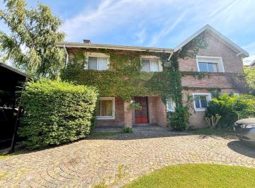 Casa · 280m² · 4 Dormitorios · 3 Cocheras · Muy Linda Casa en Barrio Cerrado Rincón del Arca