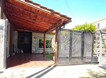 PH · 83m² · 3 Ambientes · 1 Cochera · Venta PH Castelar Sur 3 Ambientes, Cercano a La Estación