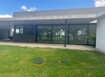 Casa · 207m² · 4 Ambientes · 2 Cocheras · Casa a Estrenar en Venta en Everlinks Golf