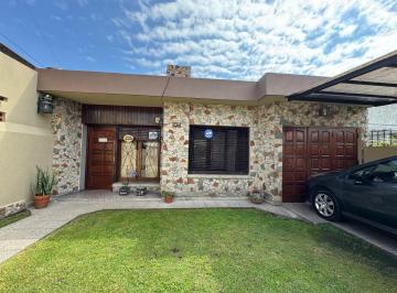 Casa · 114m² · 4 Ambientes · 3 Cocheras · Casa en Venta en Rafael Calzada