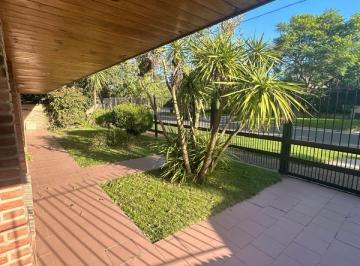 Casa · 170m² · 4 Ambientes · 1 Cochera · Venta Excelente Chalet 4 Amb. Caisamar.