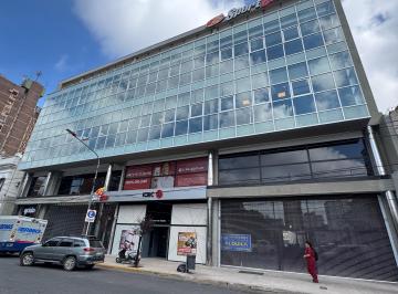 Local comercial , Morón · Importante Local Comercial Frente a La Plaza de Moron