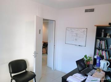 Departamento de 4 ambientes, Morón · Depto Uso Profesional. Compartimentado en 3 Consultorios. Centro de Morón