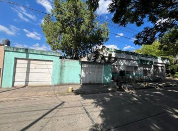 Casa · 220m² · 5 Ambientes · 2 Cocheras · Esquina Comercial Casa 5 Amb + 2 Locales