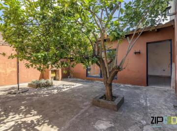 PH · 91m² · 2 Ambientes · 3 Cocheras · PH en Venta de 2 Ambientes con Quincho y Parrilla