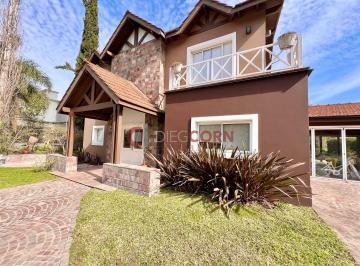 Casa · 251m² · 4 Ambientes · Venta Casa 4 Ambientes en Campos de Álvarez, Moreno