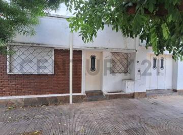 Casa · 142m² · 4 Ambientes · 1 Cochera · Venta de Casa de 3 Dorm. en Barrio Fomento 9 de Julio, Santa Fe.