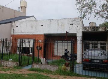 Casa de 3 ambientes, Almirante Brown · Casa en Venta 3 Ambientes, Sup Cub 105 m², Lote de 10x33, Burzaco