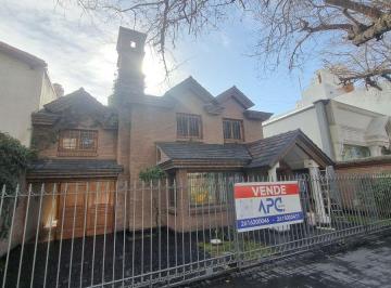 Casa de 10 ambientes, Ciudad de Mendoza · Casa en Venta. Av Emilio Civit. 5ta Sección.360 m² y 5 Dorm. en Ciudad de Mendoza