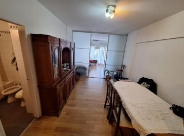 Departamento · 39m² · 1 Ambiente · Amplio Monoambiente Dividido con Balcon, Muy Luminoso. Cocina y Baño Completo