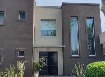 Casa · 185m² · 4 Ambientes · Casa con Pileta en El Recodo Apto Credito